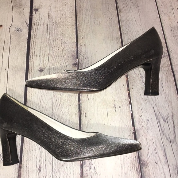 Stuart Weitzman 9N silver sparkle fabric covered leather sole heels - Picture 8 of 10
